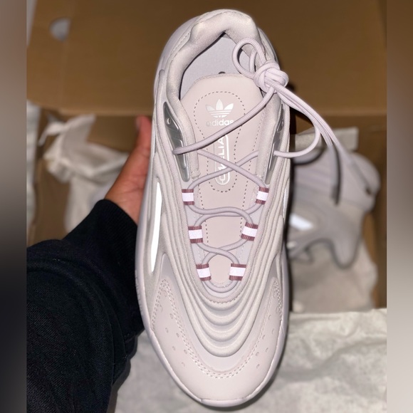 Adidas Women’s Ozelia ”Dash Grey” Size 7 Women’s - Picture 2 of 5
